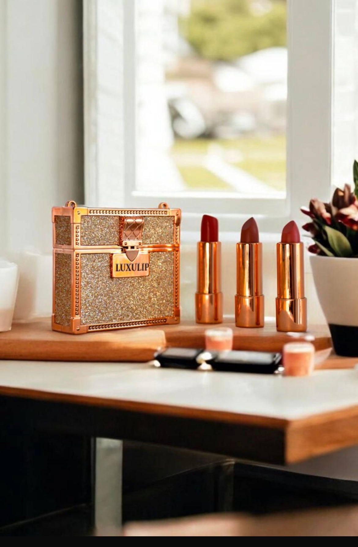 Luxulip- Elegante Mini-Tasche mit 3 luxuriösen Lippenstiften